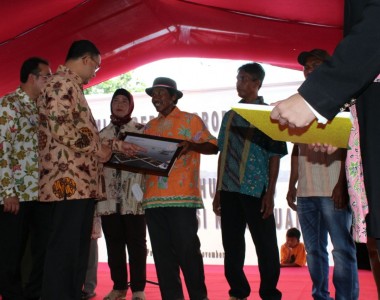 Gubernur DKI Menyerahkan Bantuan Keramba Jaring Apung (KJA) Aquatec Di Kepulauan Seribu